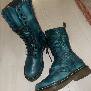 Brand new Dr. Martens with Rose detail 🥀